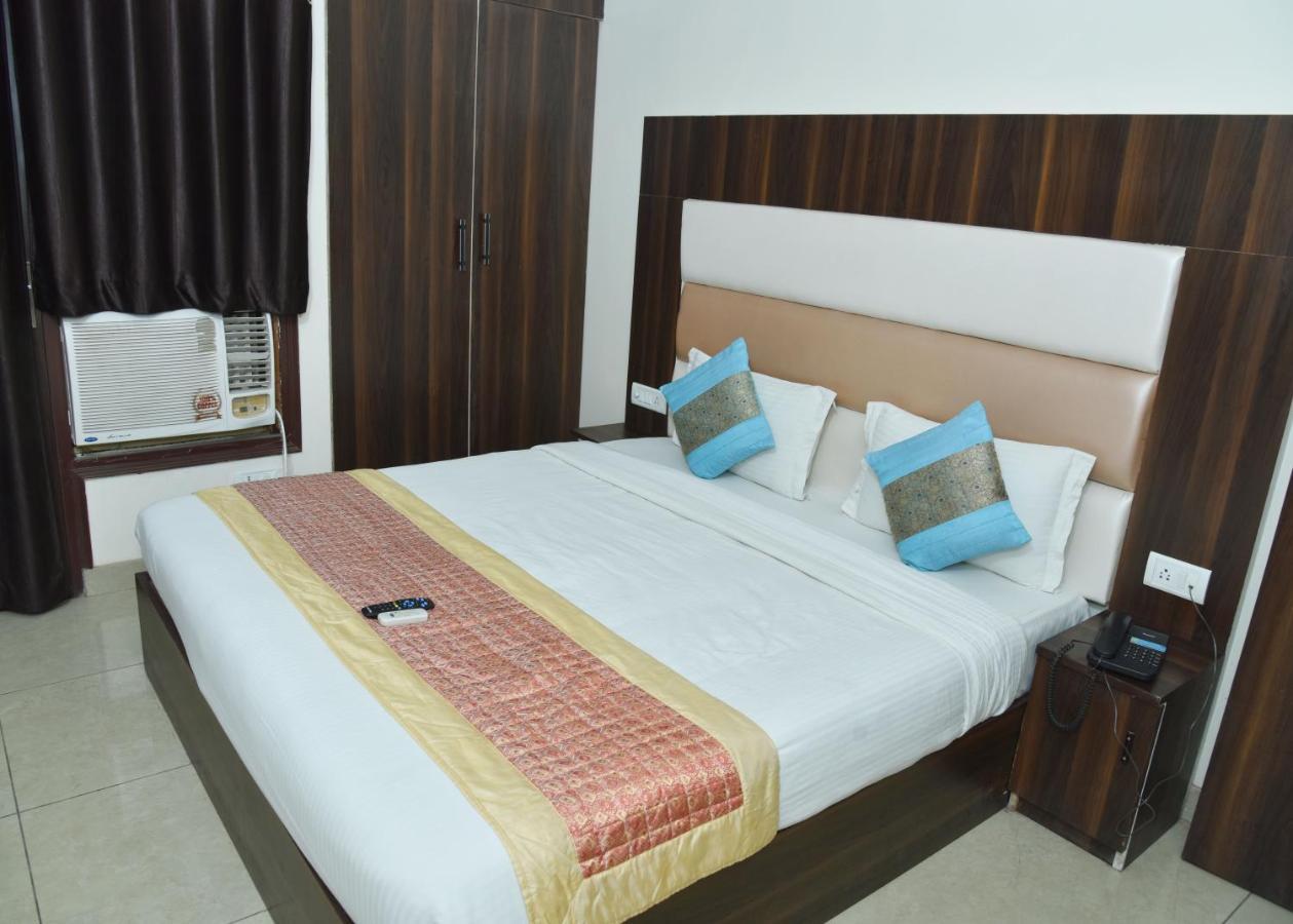 Hotel Classic Plaza At Delhi Airport Nova Deli Exterior foto